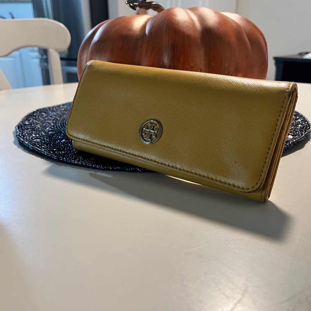 Tory Burch Continental Envelope Wallet